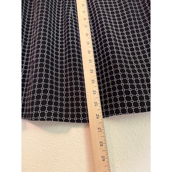 Talbots Women's Sleeveless Blouse Top Black White Geometric V Neck Size Large - Picture 5 of 6